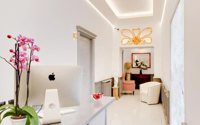Queen Palace Suites