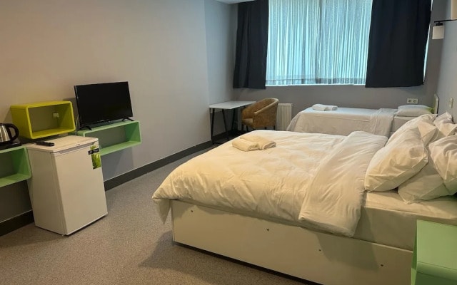 Aderans Hotel