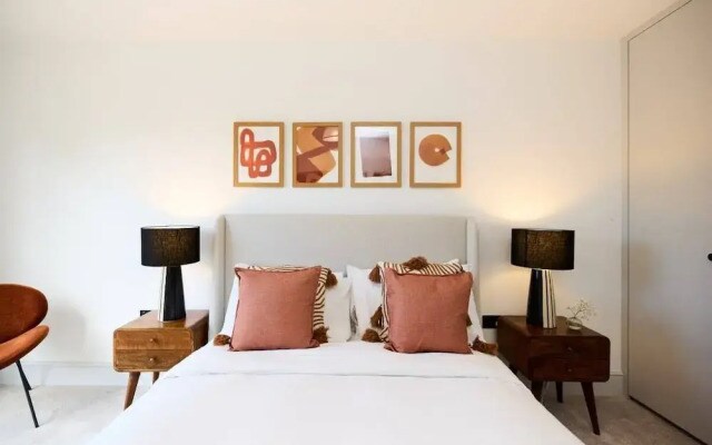 The South Wimbledon Escape - Lovely 3bdr With Balcony