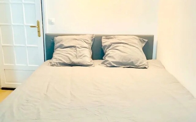 Apartment with 2 Bedrooms in Paris, with Balcony And Wifi