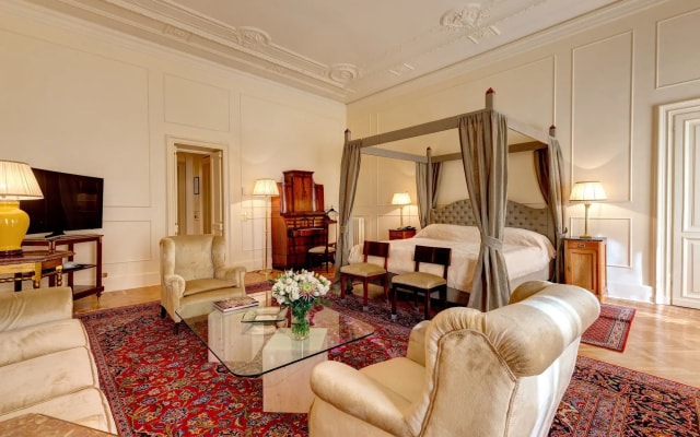 Отель Grand Plaza