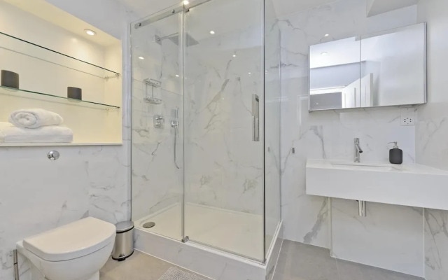 Huge Kensington Garden Flat