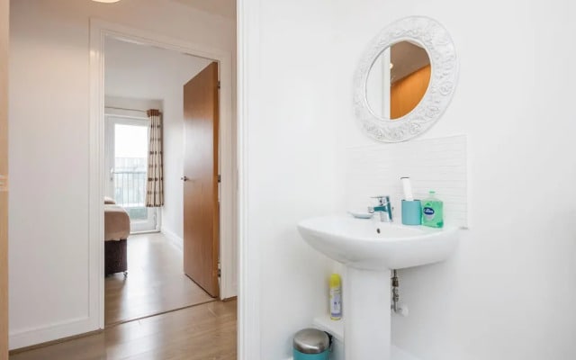 Impeccable 2-bed Apartment in Romford