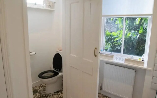 Stunning First Floor Flat In Excellent Location