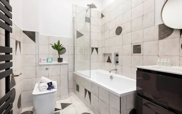 Modern and Bright Highgate Gem