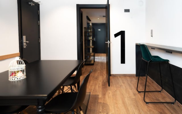 Airhostel Barcelona Airport 24h