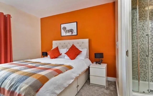 Exclusive - Stunning City Centre House! Parking