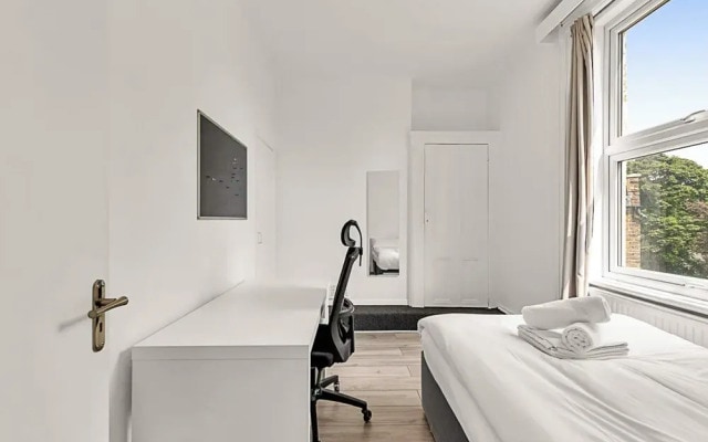 Bright and Newly Furnished Acton Apartment