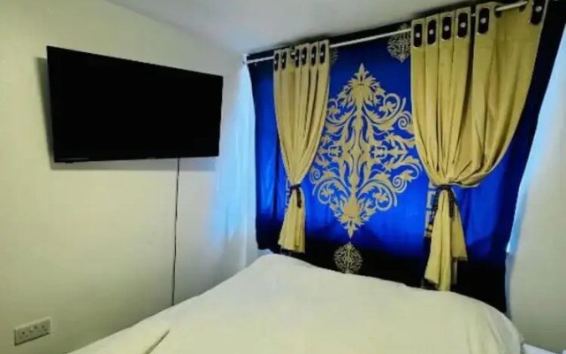 OYO Unique Private Rooms - Bolton Central, Free Parking
