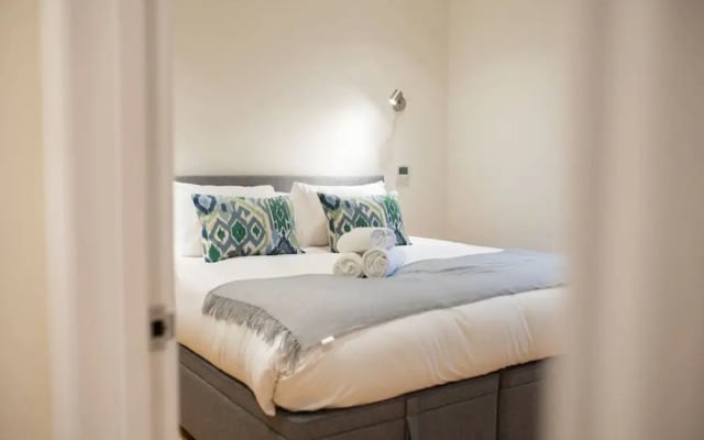 Beautiful Hampstead Home RH9