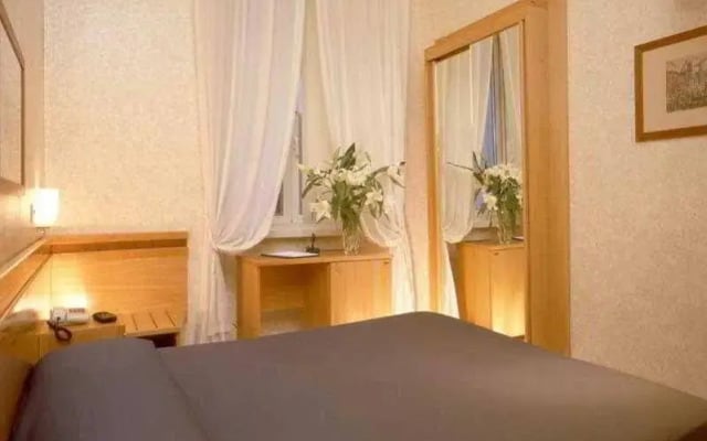 Hotel Embassy