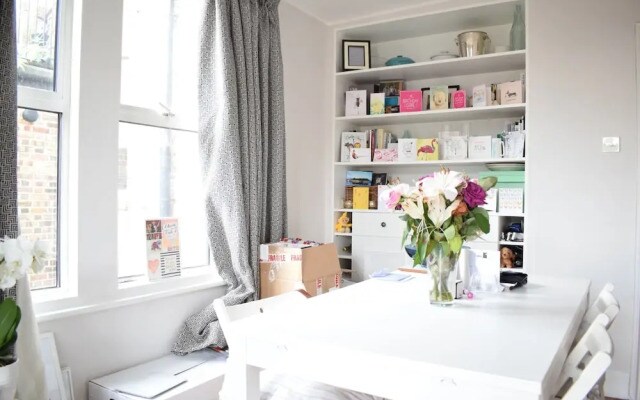 North London 2 Bedroom Flat With Roof Terrace