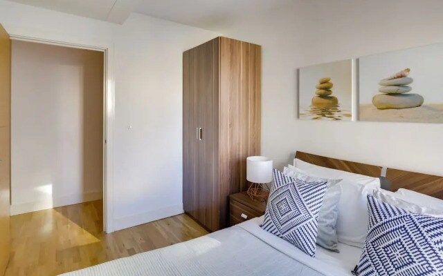 St Georges Wharf Serviced Apartments - House of Moli