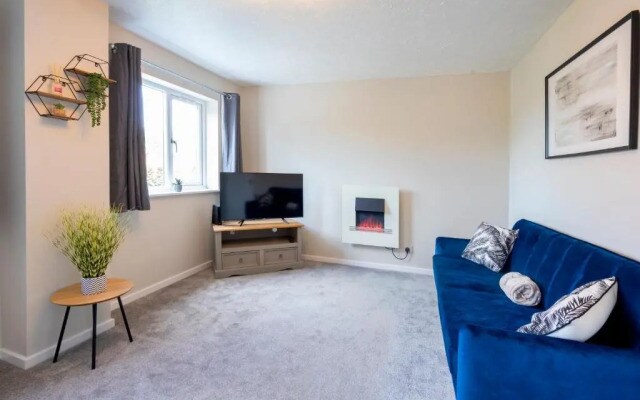 Bright & Modern 4 Bedroom Townhouse