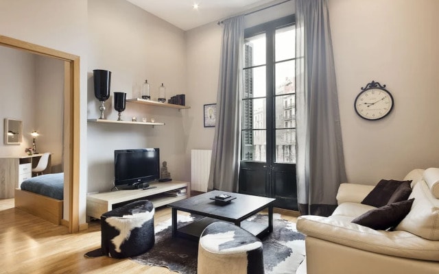 Midtown Luxury Apartment VI rosy