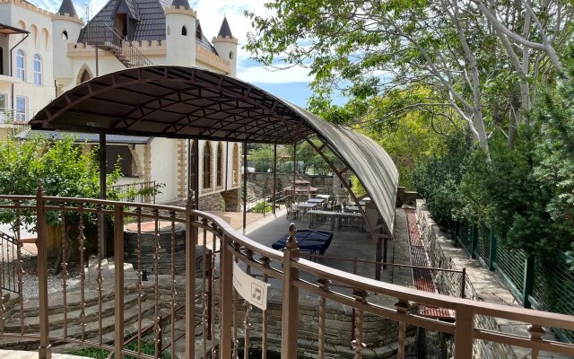 Persikovy Zamok Private House