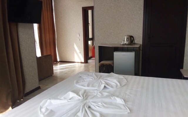 Shirak Guest House