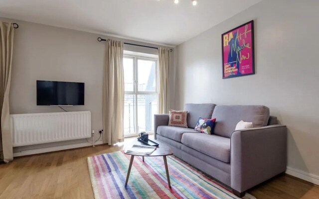 Panoramic Docklands Home