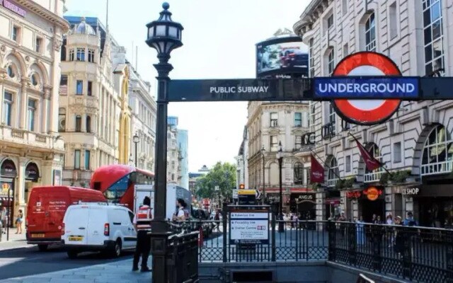 Zedwell Capsule Hotel, Piccadilly Circus