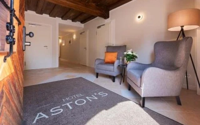 Aston's Hotel