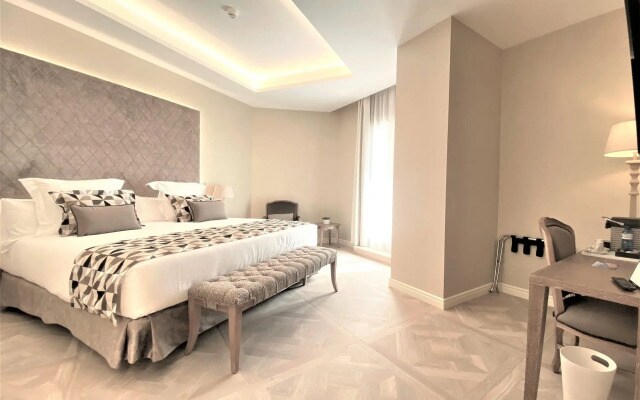 Lamaro Hotel