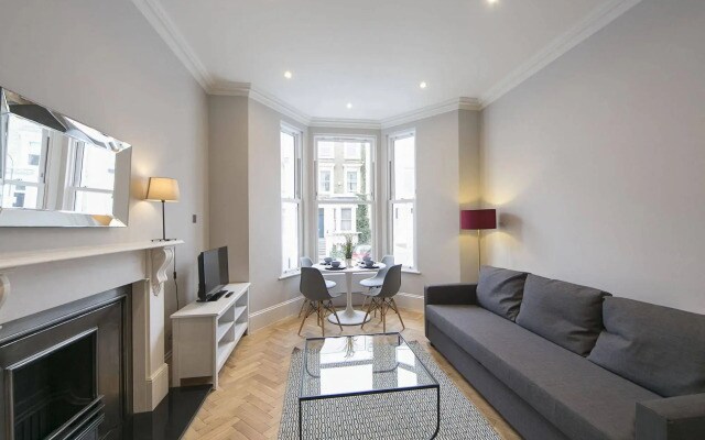 Fg Apartments - The Brompton Residence