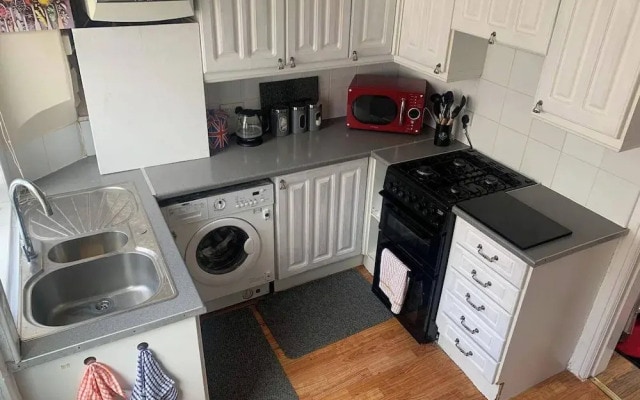 By the Sea, Sleeps 4-6, Private Patio, Nearbeach, Seasideretreat, Train to Liverpool or Chester is a hop Skip and a Jump Away