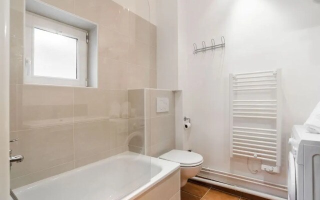 Temple - Le Marais Apartment
