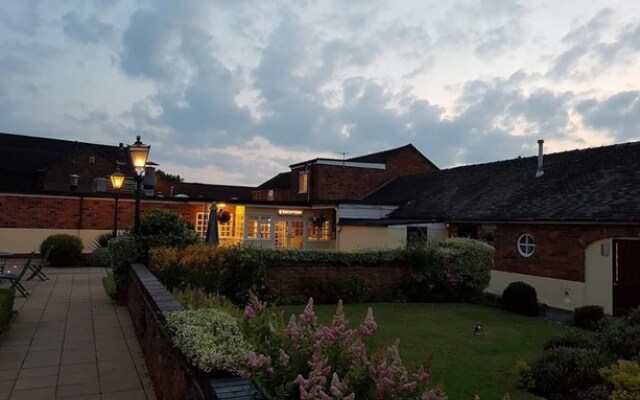 Hunters Lodge Hotel