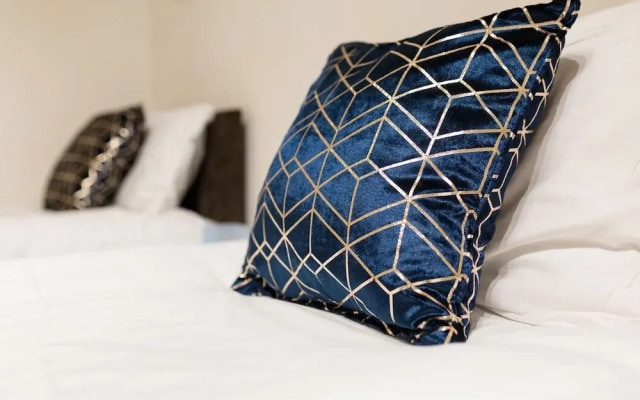 Liverpool Short Stay-Malden Suite
