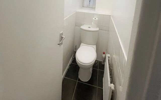 New! Xtra Large 4 Bedroom Up to 14 Guests
