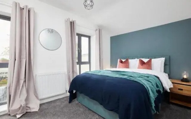 Stunning 5 Bed House in Manchester Sleeps8 wParking