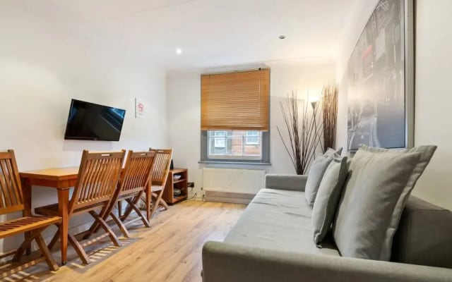 Comfortable 2 Bedroom Flat With Good Transport