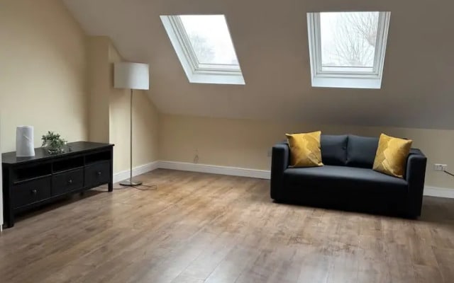 London Retreat With Great Location