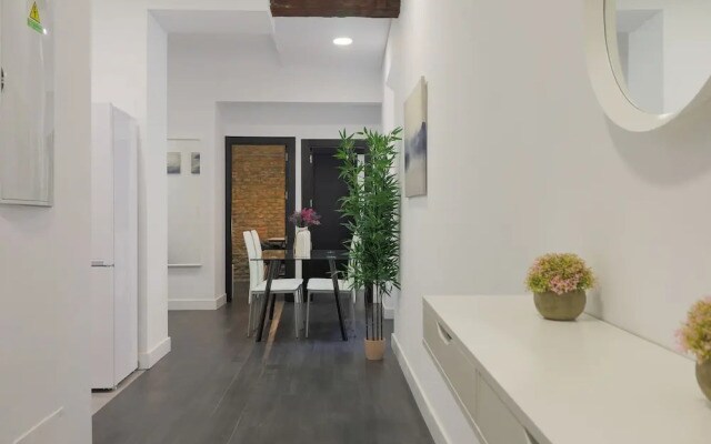 Industrial Style 2 Bedroom Apartment In Town