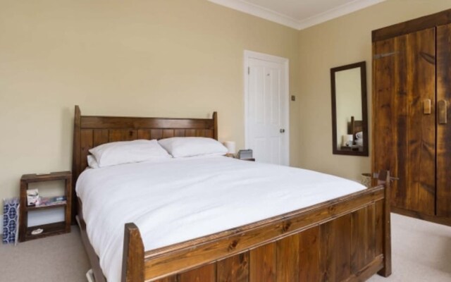 Veeve - 4 bed house, Winston Road, Stoke Newington