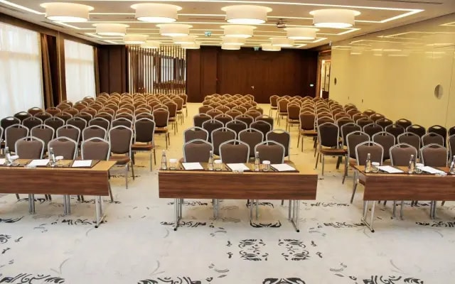 Burgu Arjaan by Rotana Hotel