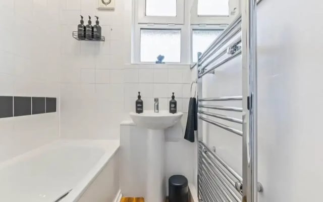 Apartment - Sleeps 4 - Business or City Breaks