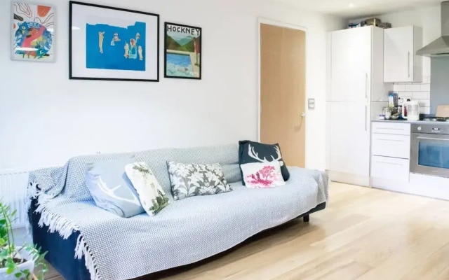 Spacious and Modern 2 Bedroom Flat in East London