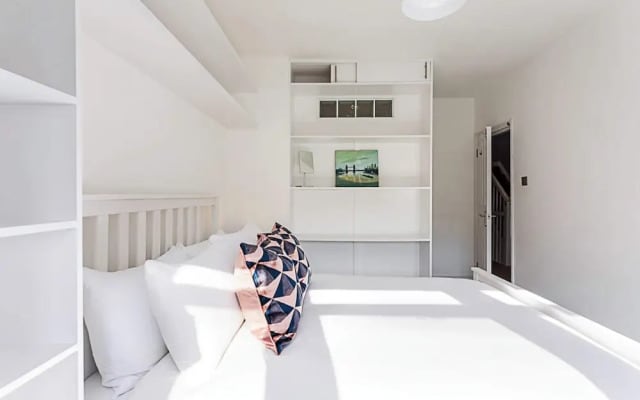 Three Bedroom Kensington Flat