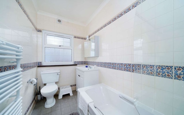 Stylish 3-bedroom Bungalow in London