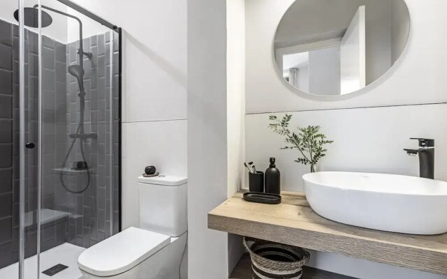 Garos - 2 Bedrooms in Malasa a