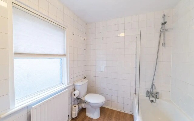 Spacious Studio Apartment Soho Square