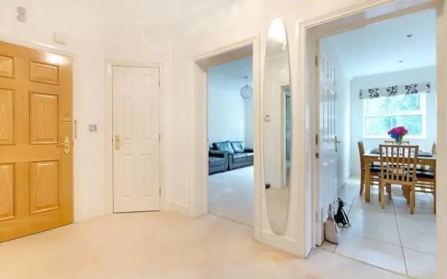 Luxury Northwood Apartment