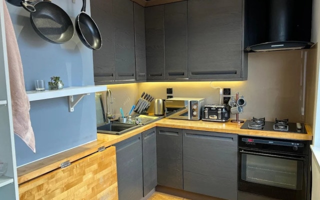 1 Bed Flat - Sleeps 4 - Parking - Wifi
