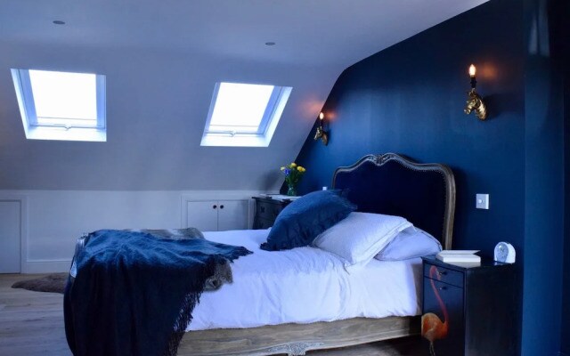 2 Bedroom House in Shepherd's Bush