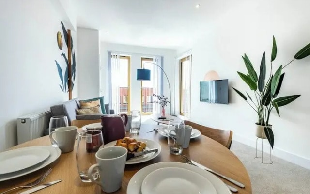 Modern Apts with Balcony in Mitcham
