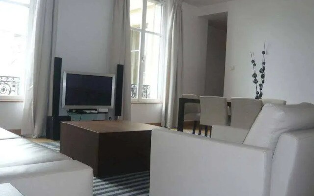 Bridgestreet Deluxe Champs Elysees