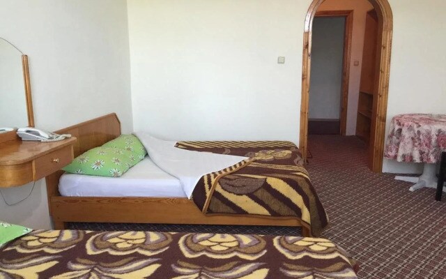 Dinana Hotel