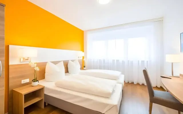 Hotel S16